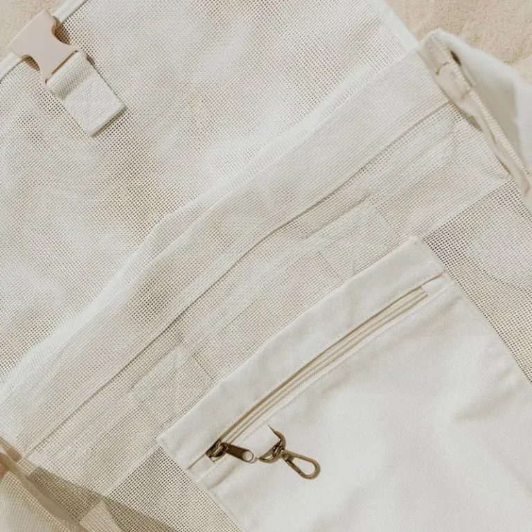 Sande-kids-beach-backpack-sand-keyclip