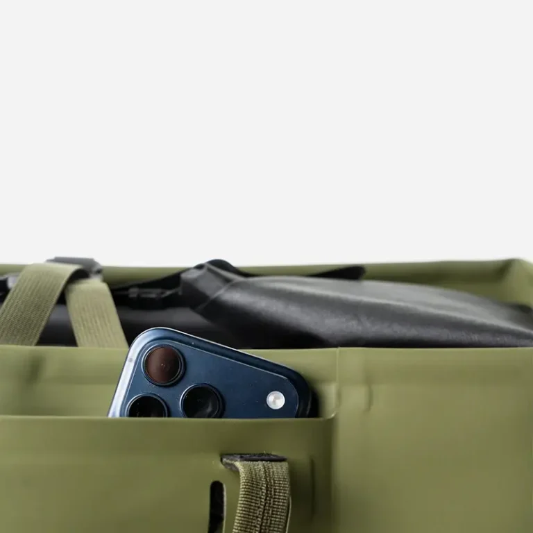rux_wptote-50L_green_front-detail-pocket-3